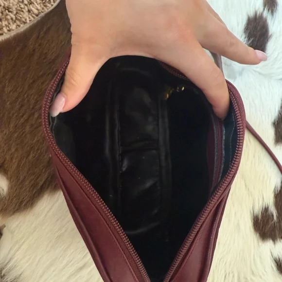 Vintage Gucci burgundy red crossbody bag - Picture 3 of 9